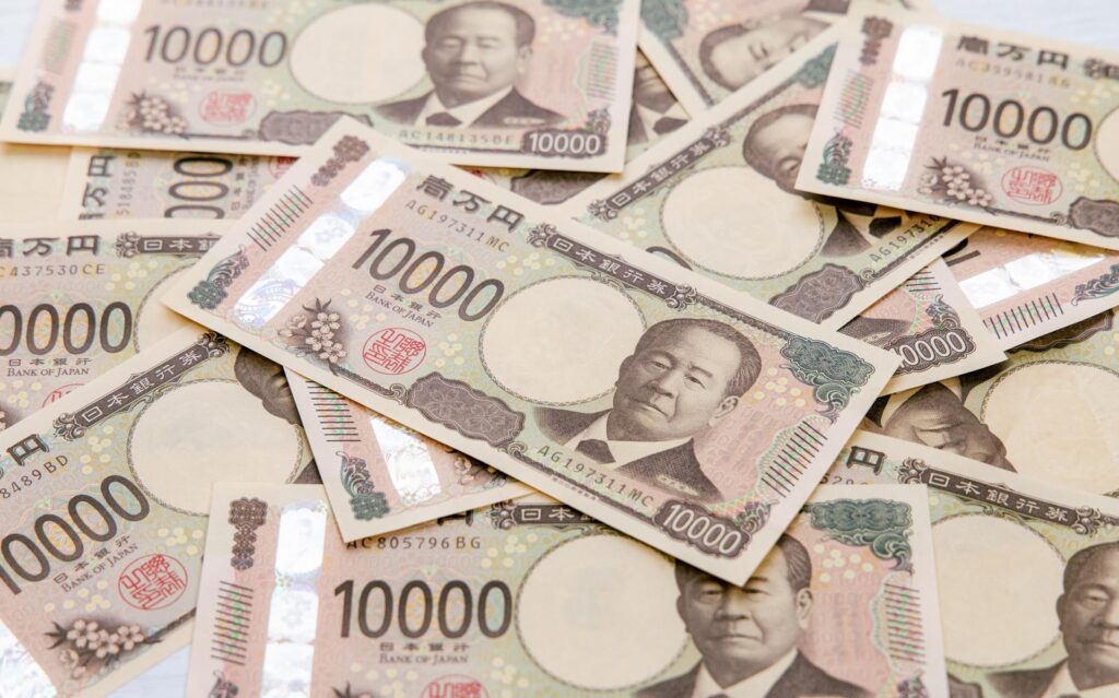 大量の１万円札
